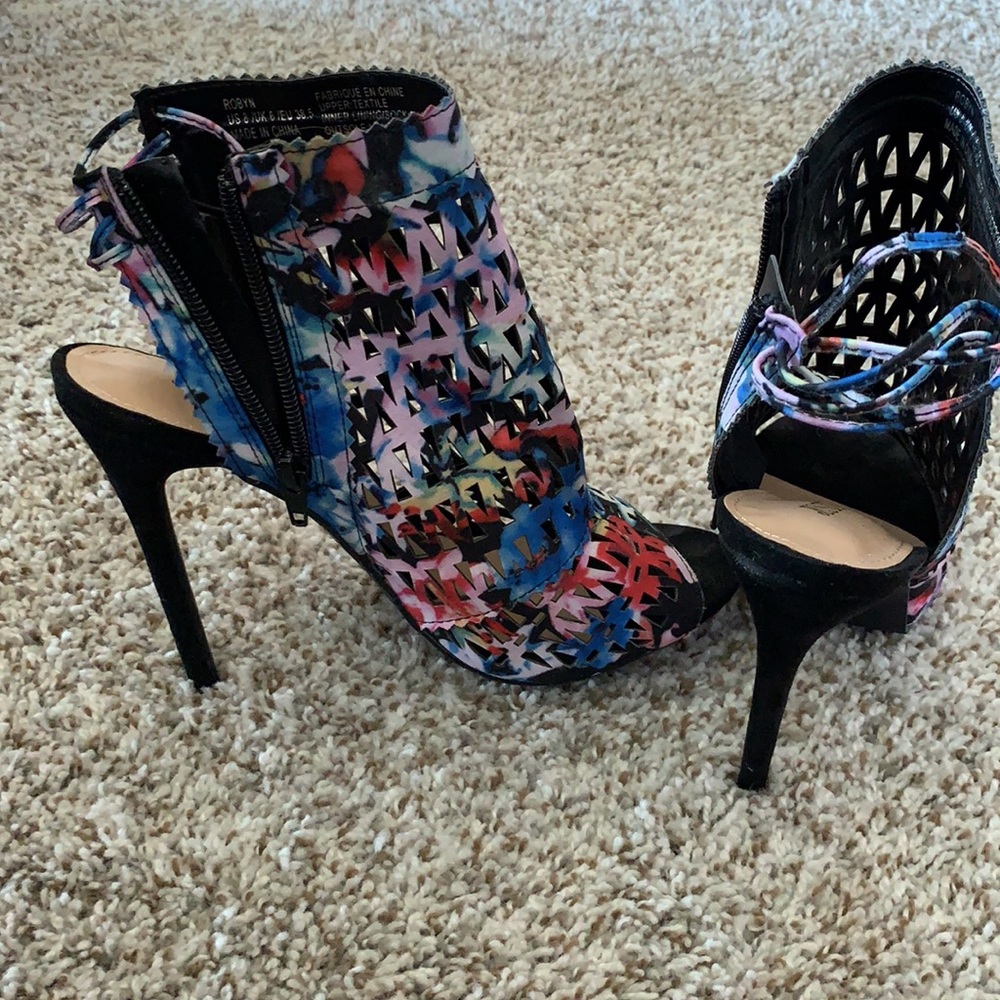 Heels - Picture 5 of 8